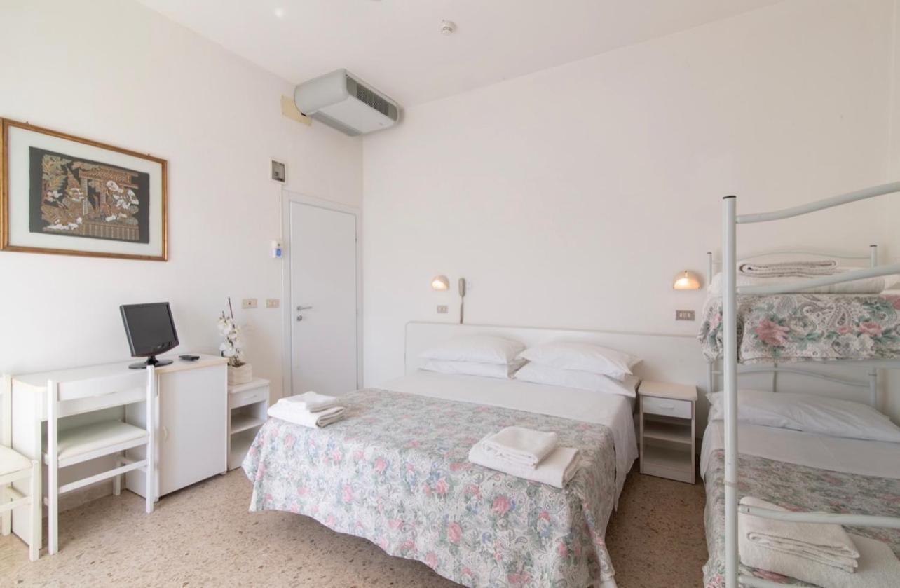 Hotel Miro Cattolica Exterior photo