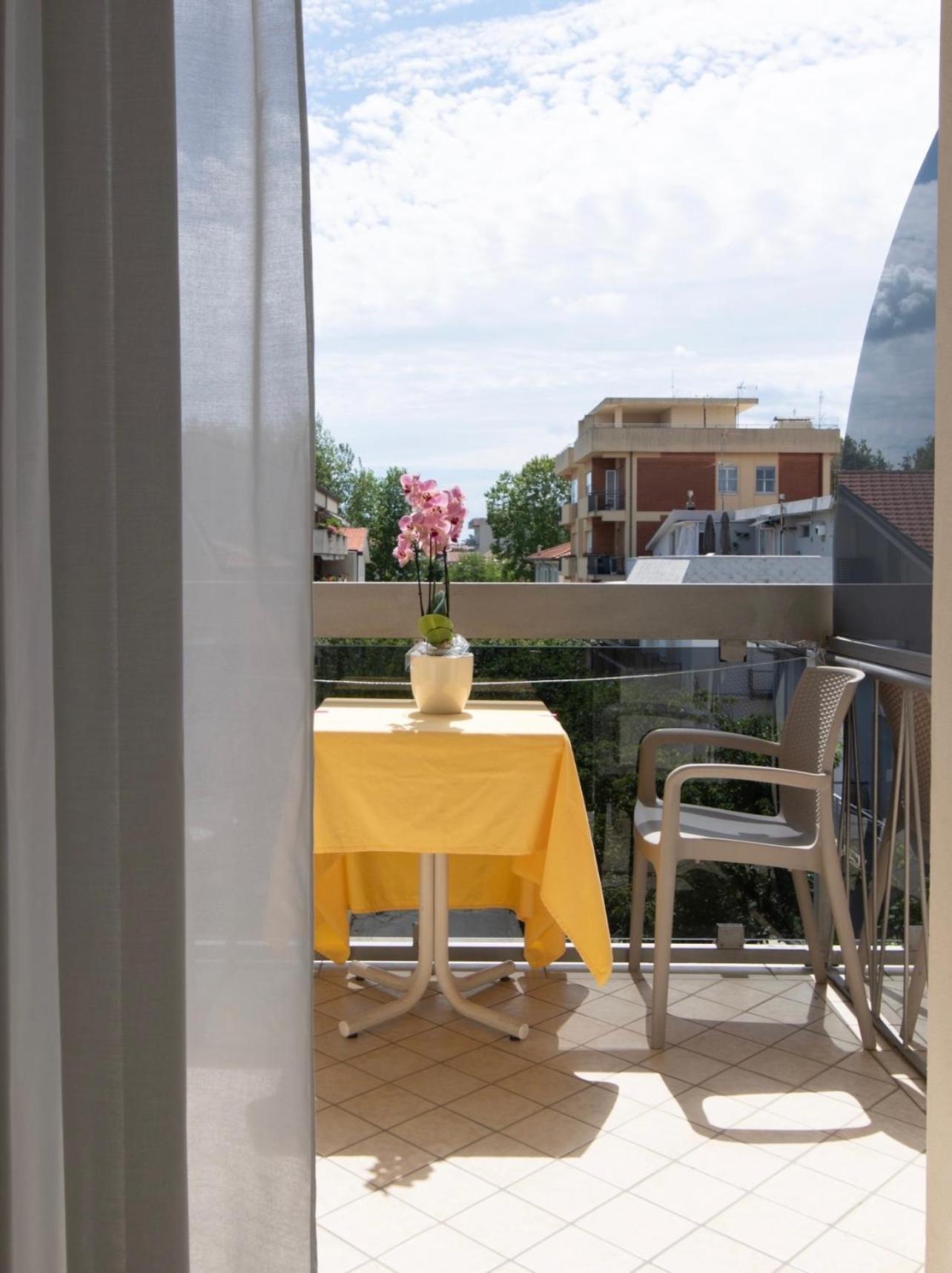 Hotel Miro Cattolica Exterior photo